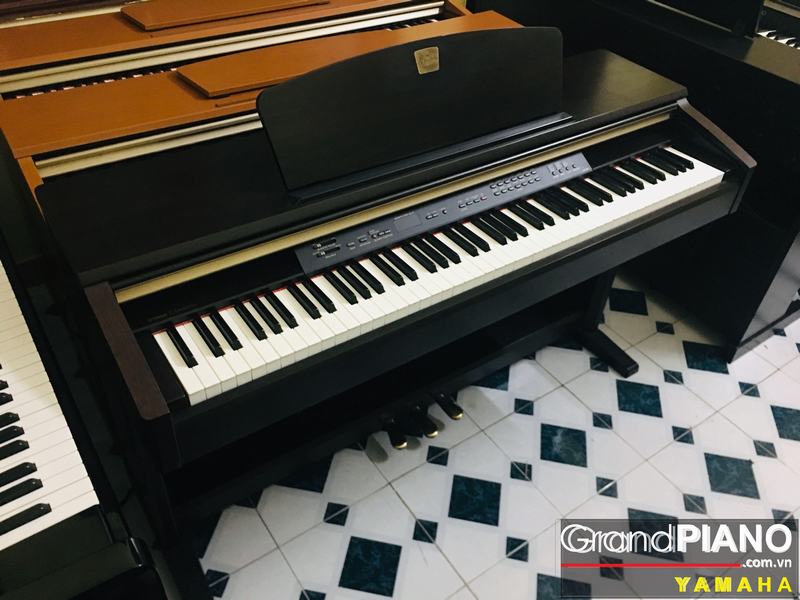 YAMAHA CLP-120 Nâu - Đen 